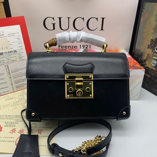 구찌 GG 수프림 패드락 숄더백