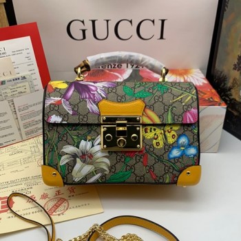 구찌 GG 수프림 패드락 숄더백