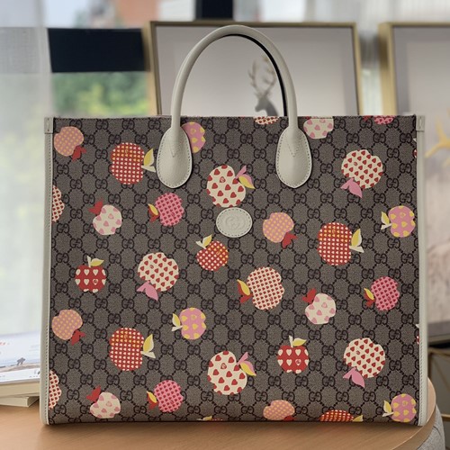 구찌 레뽐므 GG 애플 프린트 토트백 라지