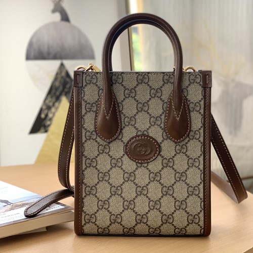 구찌 인터로킹 G 미니 토트백