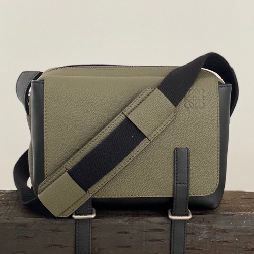 로에베 MILITARY 메신저백