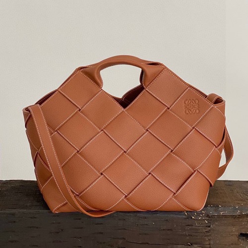 로에베 WOVEN BASKET 우븐 바스켓백