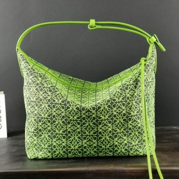 로에베 아나그램 자카드 CUBI 큐비백 25cm