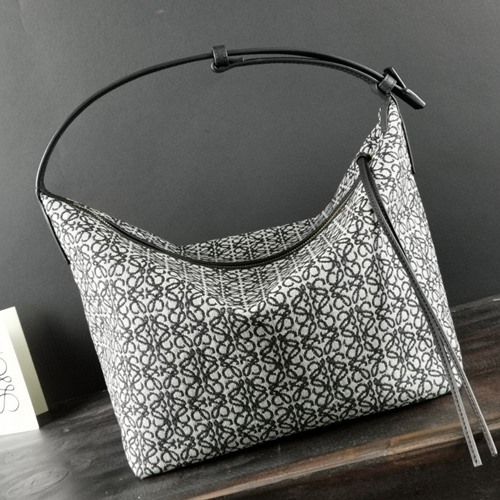 로에베 아나그램 자카드 CUBI 큐비백 25cm