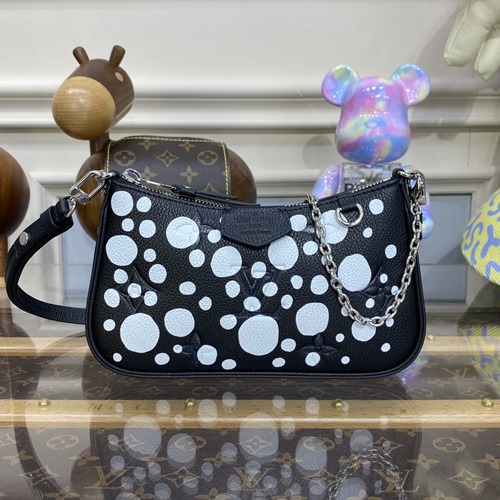 루이비통 LV × YK  이지 파우치 온 스트랩