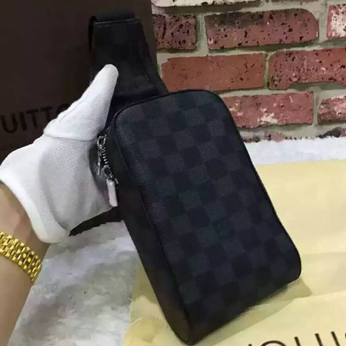 루이비통 그라피트 게로니모스 힙색