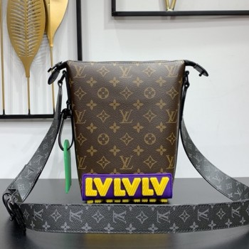 루이비통 모노그램 LV 러버 크루저 메신저백