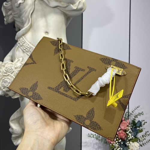 루이비통 모노그램 체인 클러치백