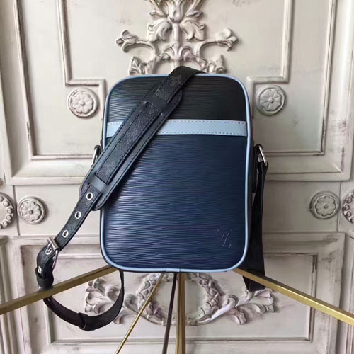 루이비통 에삐 레더 다뉴브 크로스백