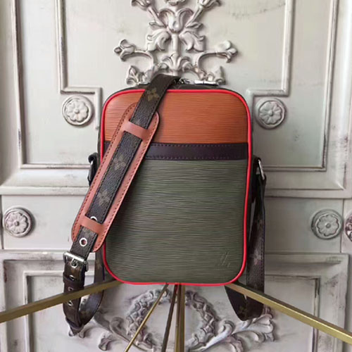 루이비통 에삐 레더 다뉴브 크로스백