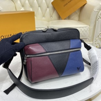 루이비통 타이가 아웃도어 메신저백