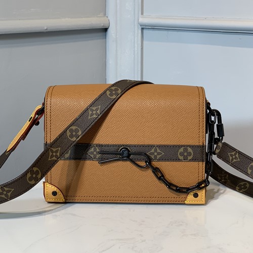 루이비통 타이가 핀버클 크로스백