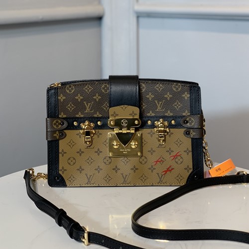 루이비통 트렁크 클러치