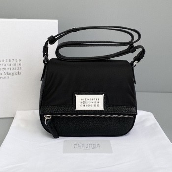 메종 마르지엘라 로고 지퍼 플립백