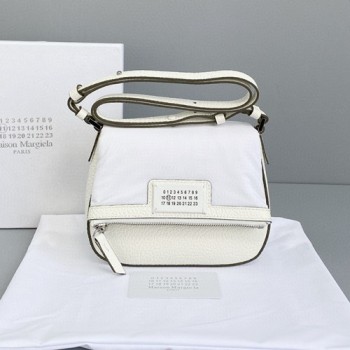 메종 마르지엘라 로고 지퍼 플립백