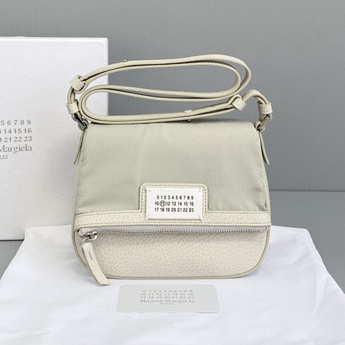 메종 마르지엘라 로고 지퍼 플립백