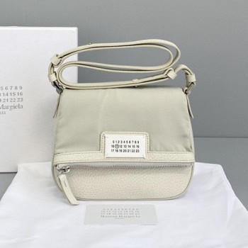 메종 마르지엘라 로고 지퍼 플립백