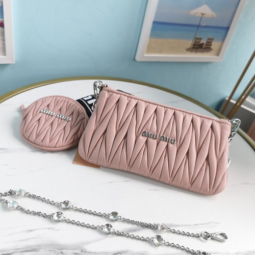 미우미우 5BH190 MATELASSE 마테라쎄 나파 파우치 숄더백