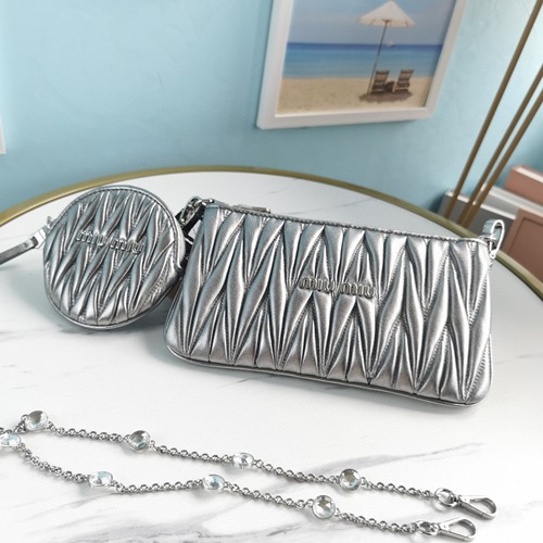 미우미우 5BH190 MATELASSE 마테라쎄 나파 파우치 숄더백