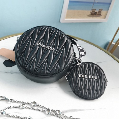 미우미우 5BH191 MATELASSE 마테라쎄 나파 멀티 파우치 미니체인백