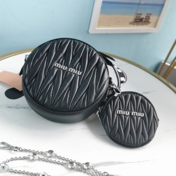 미우미우 5BH191 MATELASSE 마테라쎄 나파 멀티 파우치 미니체인백