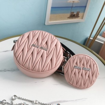 미우미우 5BH191 MATELASSE 마테라쎄 나파 멀티 파우치 미니체인백