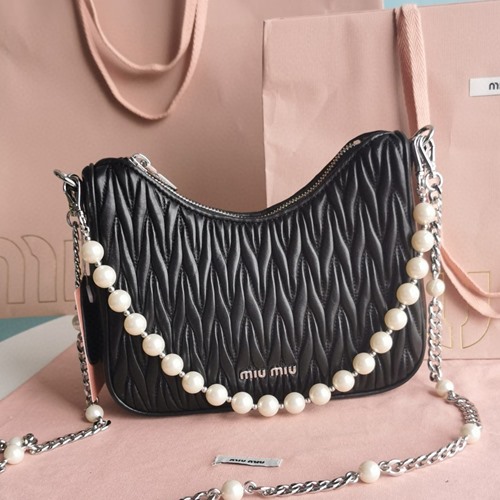 미우미우 5BH211 MATELASSE 마테라쎄 나파 진주 숄더백