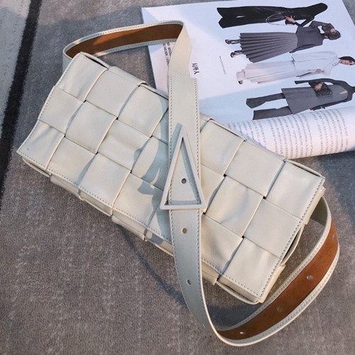 보테가 베네타 intrecciato 인트레치아토 벨트 카세트백