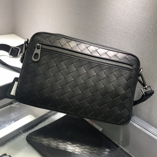 보테가 베네타 남성 크로스백