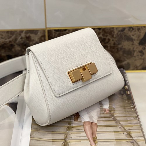 보테가 베네타 미니 벨트백