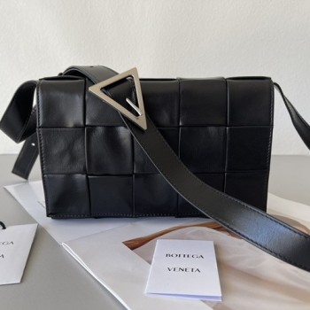 보테가 베네타 인트레치오 패러킷 카세트백