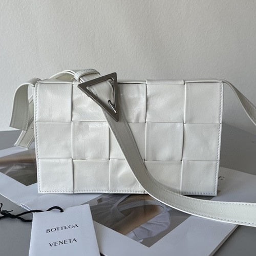 보테가 베네타 인트레치오 패러킷 카세트백