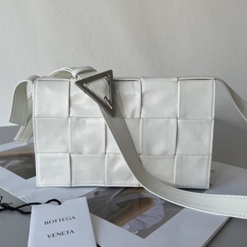 보테가 베네타 인트레치오 패러킷 카세트백