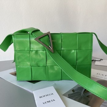 보테가 베네타 인트레치오 패러킷 카세트백