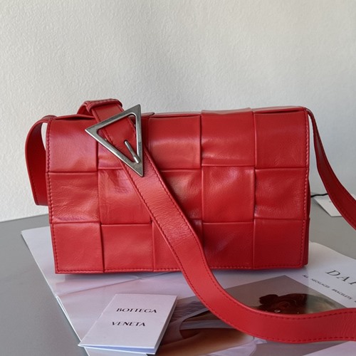 보테가 베네타 인트레치오 패러킷 카세트백