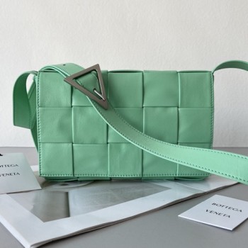 보테가 베네타 인트레치오 패러킷 카세트백