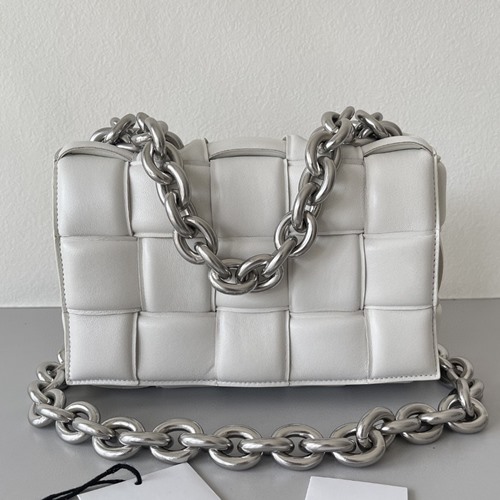 보테가 베네타 체인 파우치 카세트백