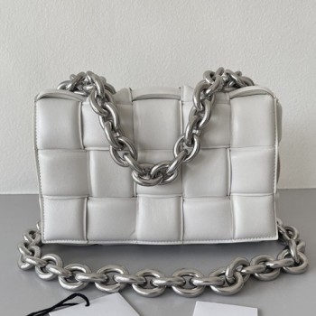 보테가 베네타 체인 파우치 카세트백