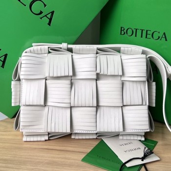 보테가베네타 680698 인트레치아토 위빙 프린지 카세트백