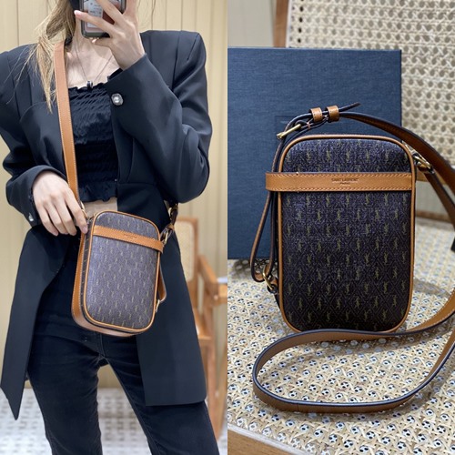 생로랑 LE 모노그램 카메라백