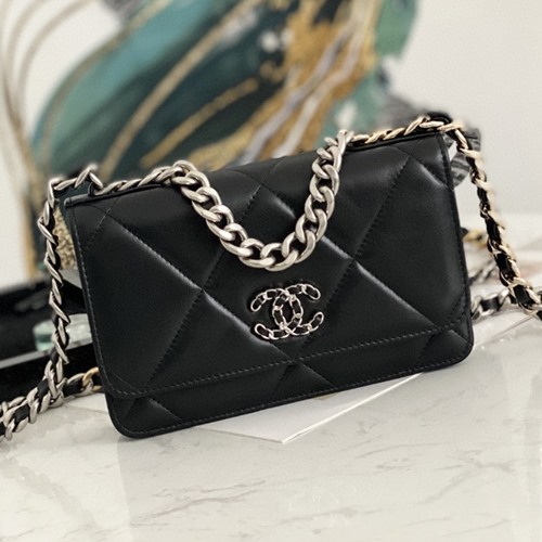 샤넬 19 WOC 플랩백