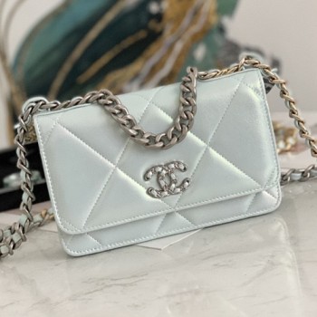 샤넬 19 WOC 플랩백