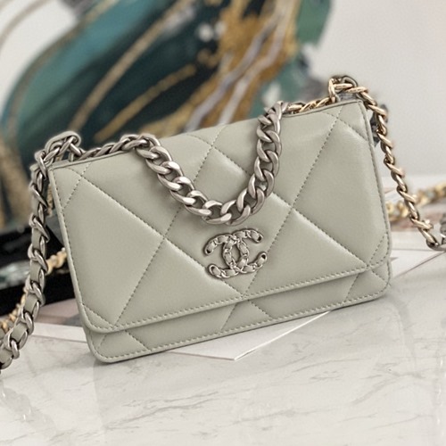 샤넬 19 WOC 플랩백