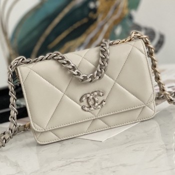 샤넬 19 WOC 플랩백