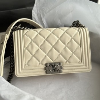 샤넬 A67086 미디움 보이백