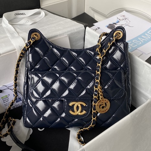 샤넬 AS3690 23C 포켓 체인 미듐 호보백