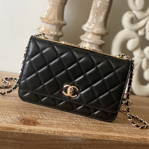 샤넬 WOC 미니 체인백