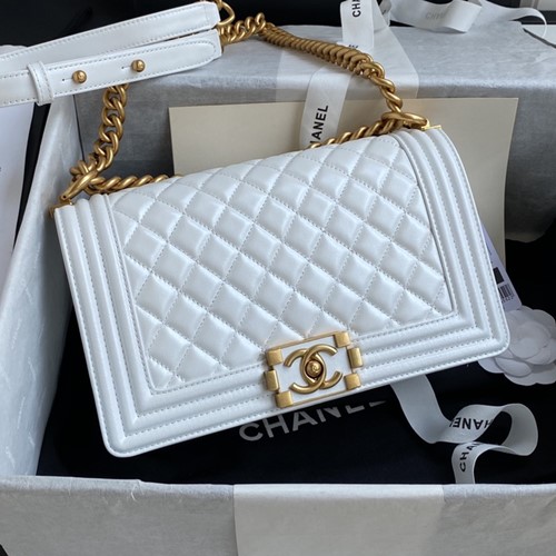 샤넬 보이백 미듐 25cm