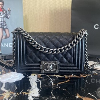 샤넬 캐비어 미듐 보이백 20cm