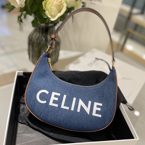 셀린느 AVA 호보백